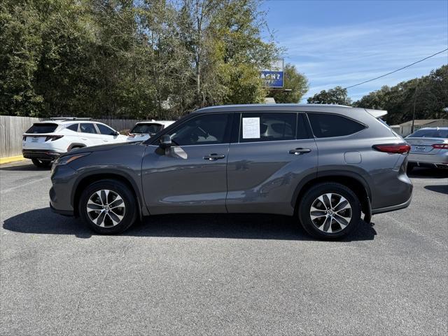 used 2021 Toyota Highlander car, priced at $35,900