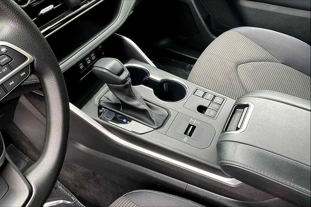 used 2023 Toyota Highlander car, priced at $29,996