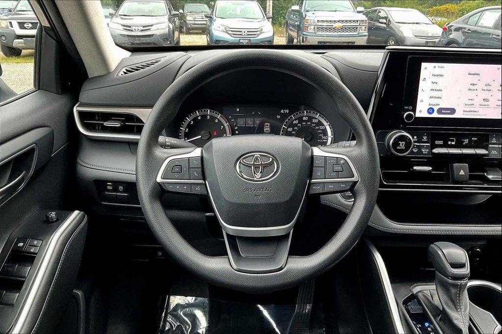 used 2023 Toyota Highlander car, priced at $29,996