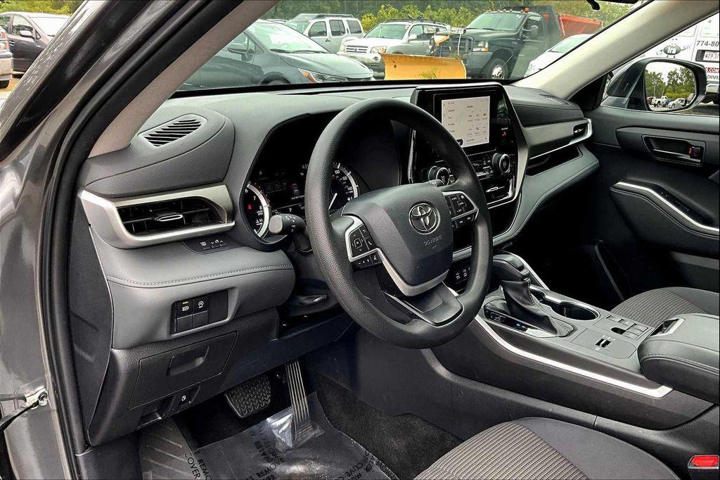 used 2023 Toyota Highlander car, priced at $29,996