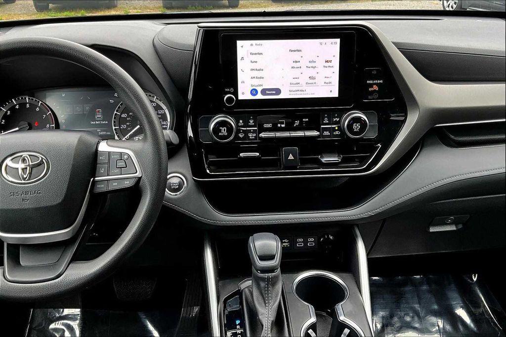 used 2023 Toyota Highlander car, priced at $29,996