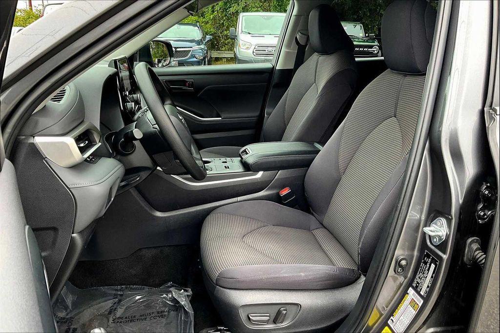 used 2023 Toyota Highlander car, priced at $29,996