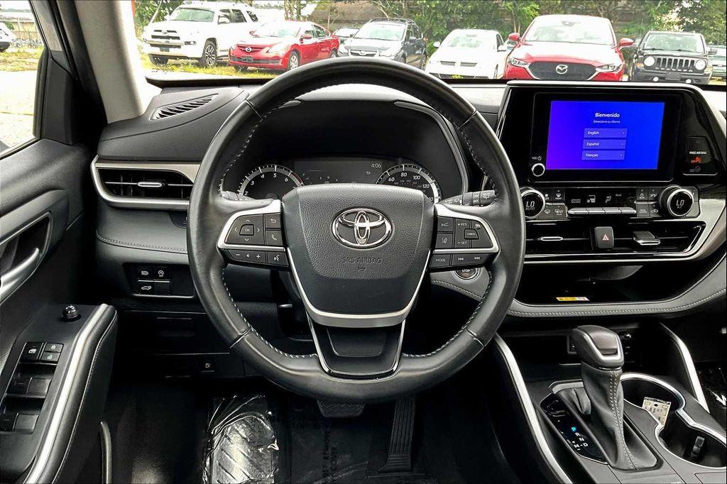used 2023 Toyota Highlander car, priced at $39,000