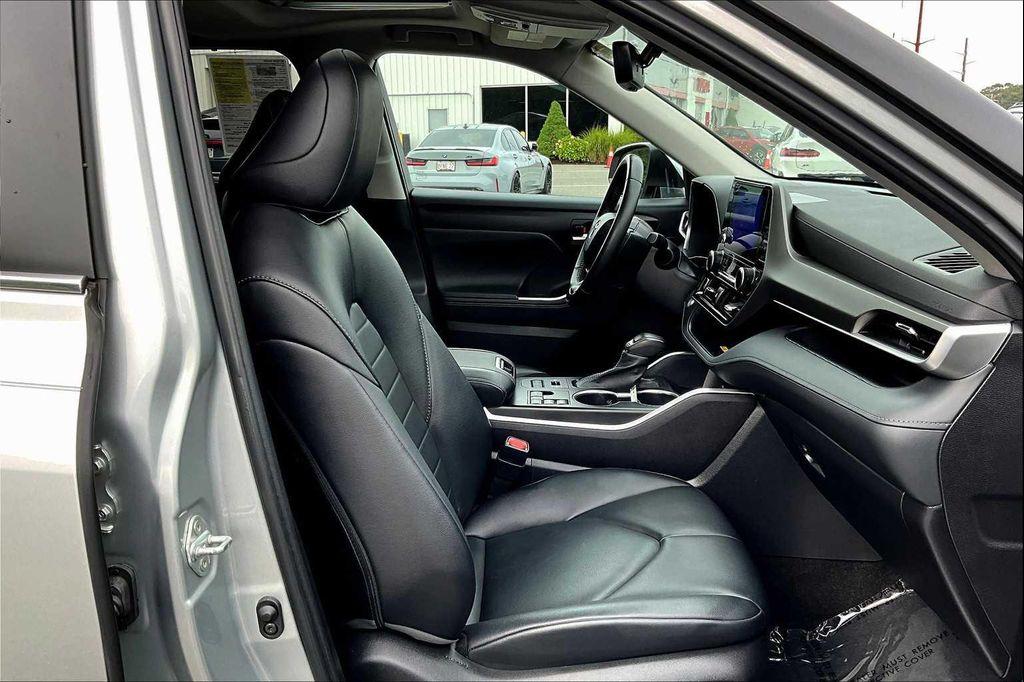used 2023 Toyota Highlander car, priced at $39,000