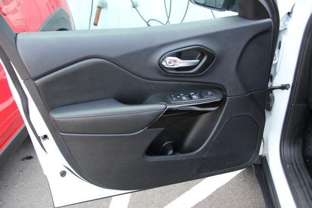 used 2023 Jeep Cherokee car, priced at $22,990