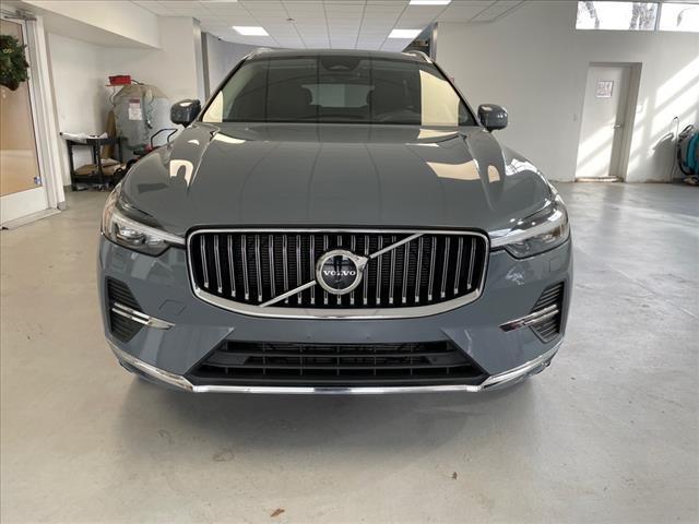 used 2022 Volvo XC60 car, priced at $36,995