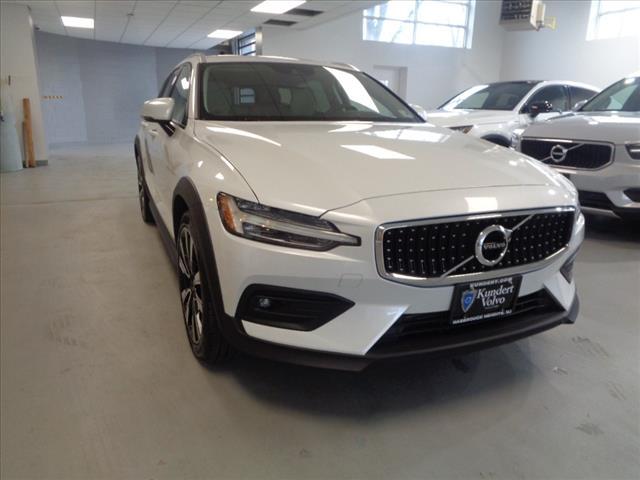 used 2021 Volvo V60 Cross Country car, priced at $34,495