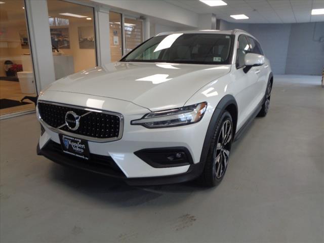 used 2021 Volvo V60 Cross Country car, priced at $34,495