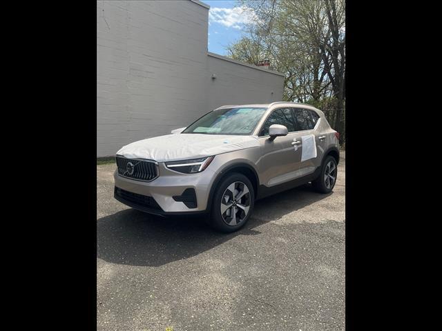 new 2024 Volvo XC40 car, priced at $41,380