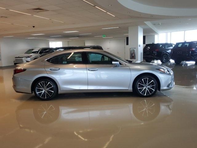 used 2025 Lexus ES 350 car, priced at $40,900