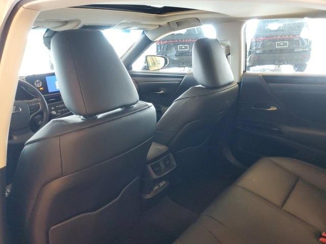 used 2025 Lexus ES 350 car, priced at $40,900