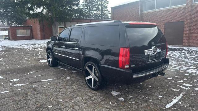 used 2010 Cadillac Escalade ESV car, priced at $15,500