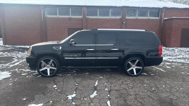 used 2010 Cadillac Escalade ESV car, priced at $15,500