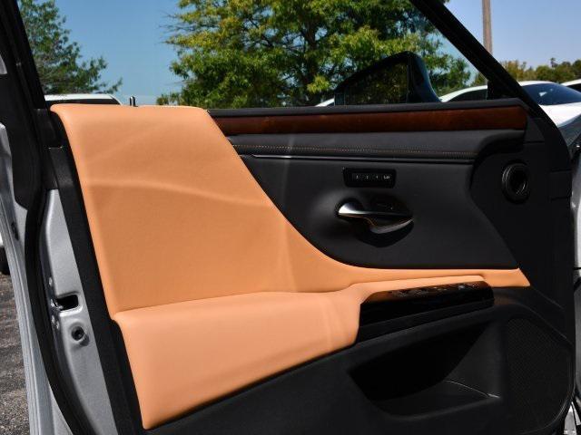new 2025 Lexus ES 300h car, priced at $50,490