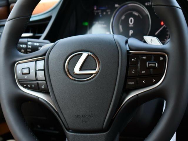 new 2025 Lexus ES 300h car, priced at $52,236