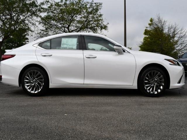 new 2024 Lexus ES 300h car, priced at $52,125