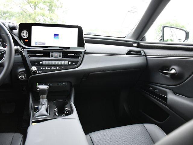 new 2025 Lexus ES 300h car, priced at $48,578