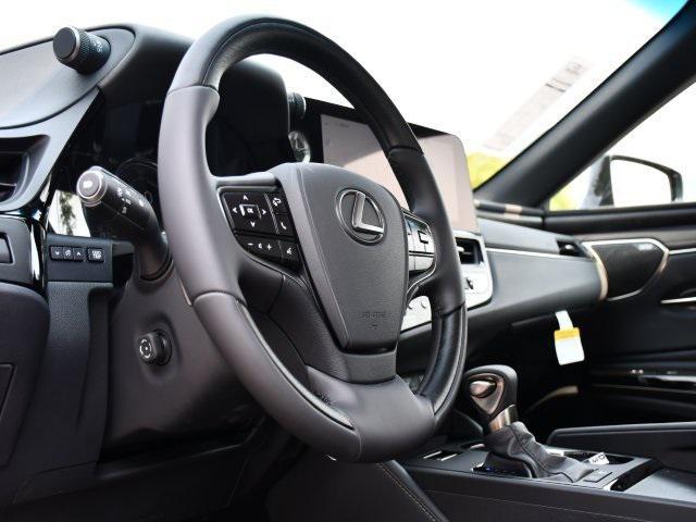 new 2025 Lexus ES 300h car, priced at $55,557