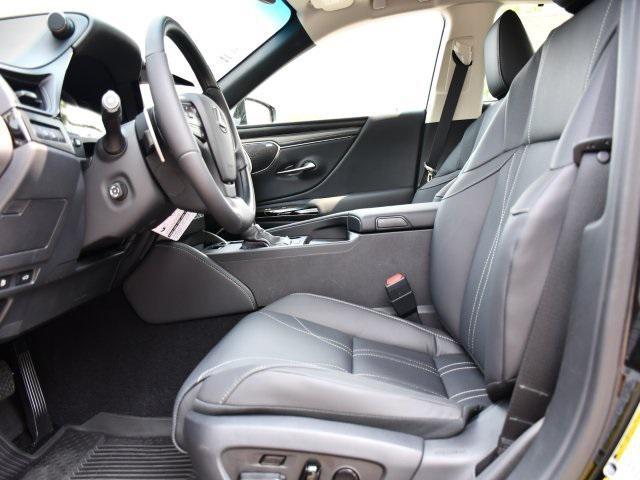 new 2025 Lexus ES 300h car, priced at $55,557