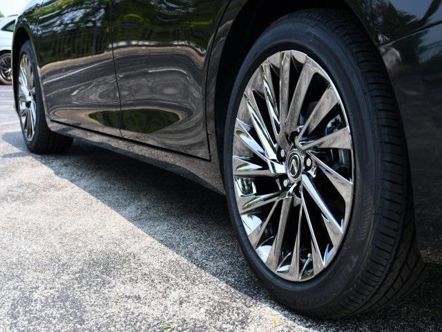 new 2025 Lexus ES 300h car, priced at $55,557