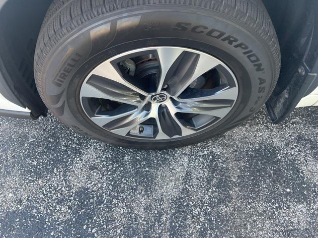 used 2020 Toyota Highlander Hybrid car, priced at $32,500