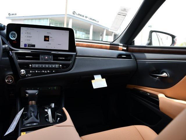 new 2025 Lexus ES 300h car, priced at $52,034