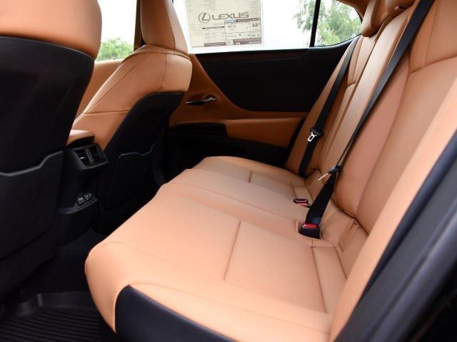 new 2025 Lexus ES 300h car, priced at $50,825