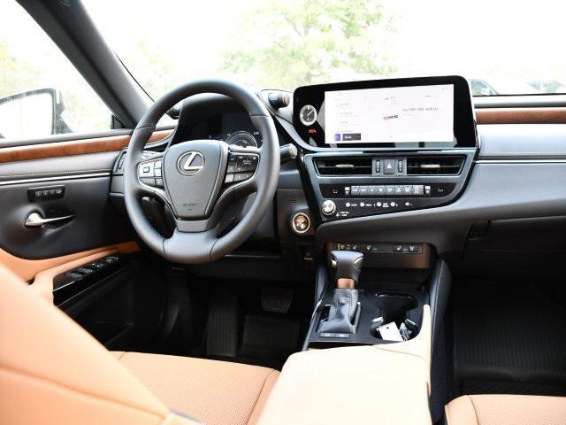 new 2025 Lexus ES 300h car, priced at $50,825