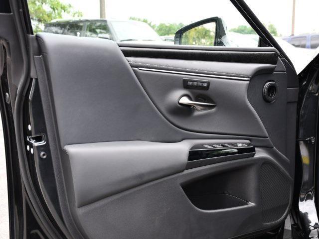 new 2025 Lexus ES 300h car, priced at $53,530