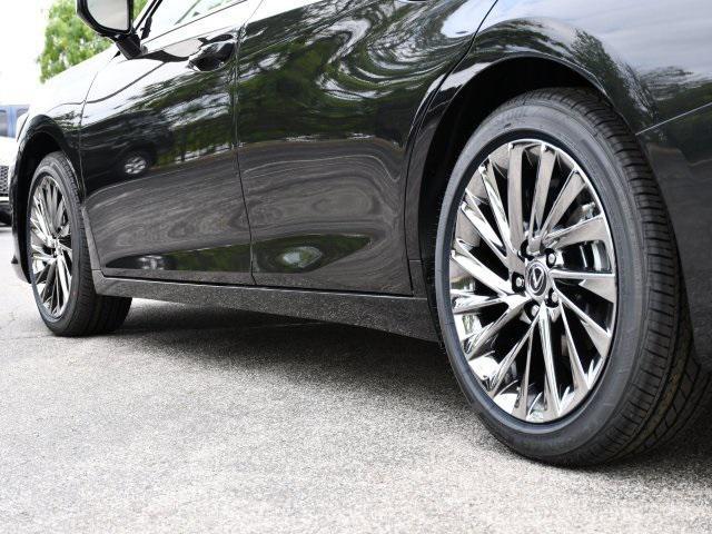 new 2025 Lexus ES 300h car, priced at $53,530
