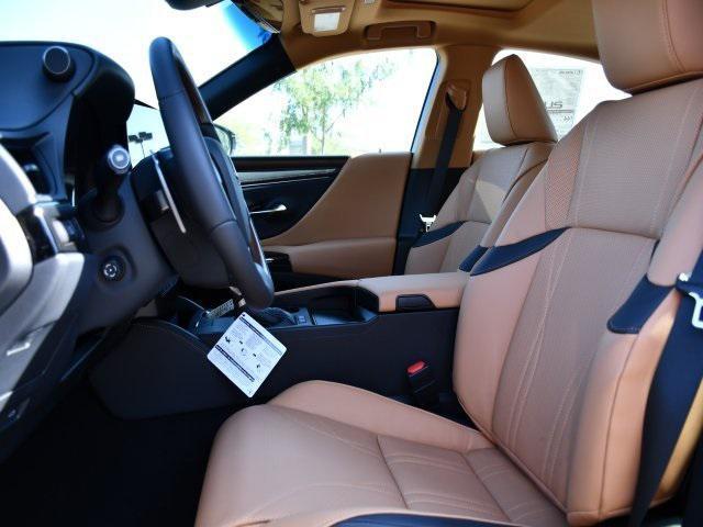 new 2025 Lexus ES 300h car, priced at $52,098