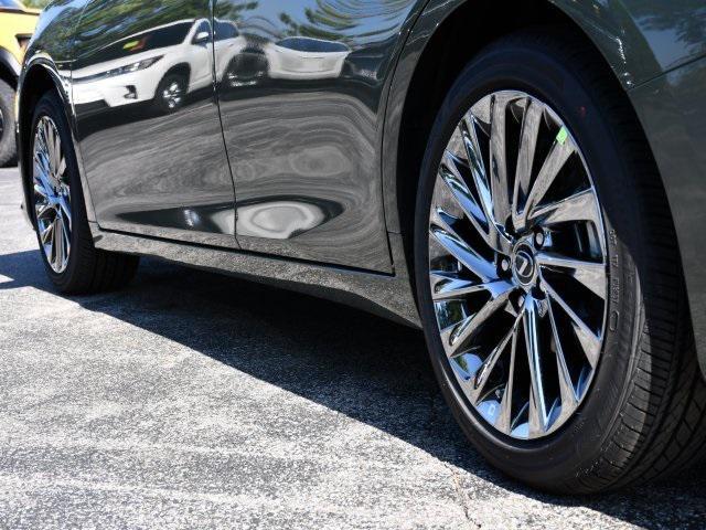 new 2025 Lexus ES 300h car, priced at $52,098