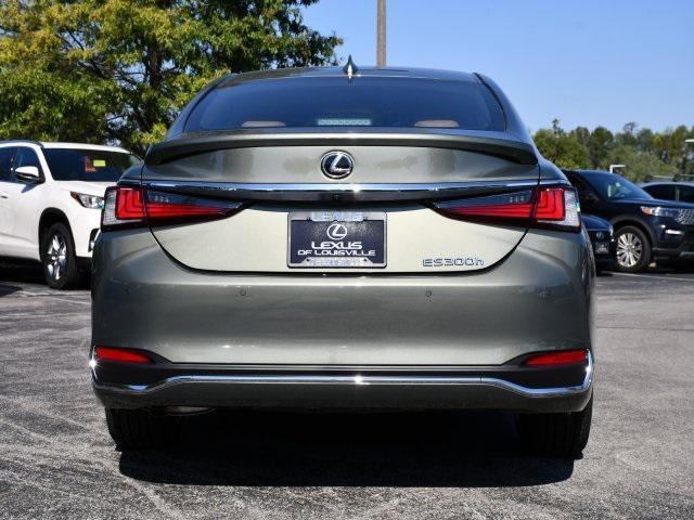 new 2025 Lexus ES 300h car, priced at $52,098