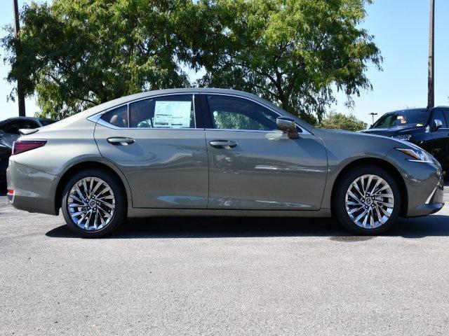 new 2025 Lexus ES 300h car, priced at $52,098