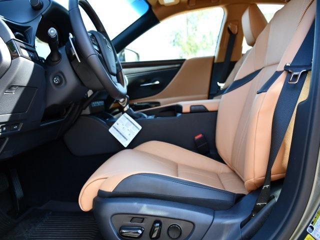 new 2025 Lexus ES 300h car, priced at $52,098