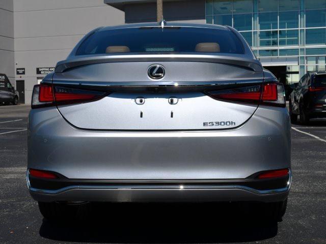 new 2025 Lexus ES 300h car, priced at $50,069