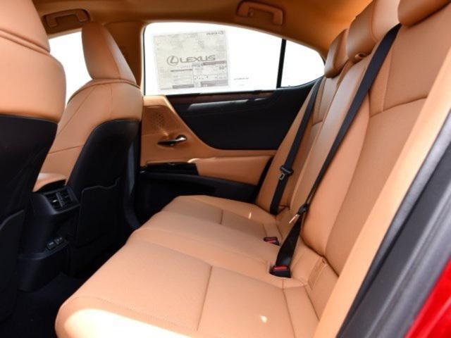 new 2025 Lexus ES 300h car, priced at $52,434