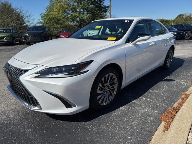 used 2025 Lexus ES 300h car, priced at $52,000