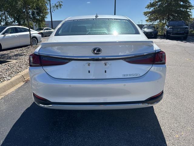 used 2025 Lexus ES 300h car, priced at $52,000