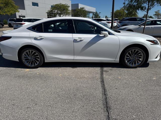used 2025 Lexus ES 300h car, priced at $52,000