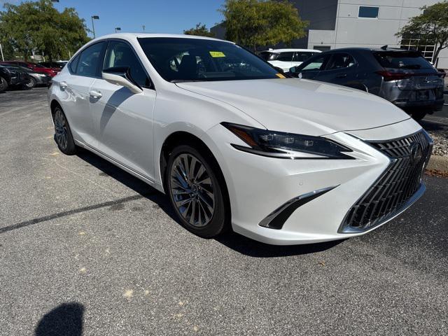 used 2025 Lexus ES 300h car, priced at $52,000