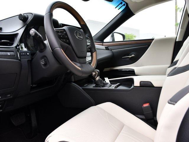 new 2025 Lexus ES 300h car, priced at $53,859