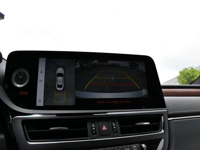 new 2025 Lexus ES 300h car, priced at $53,859