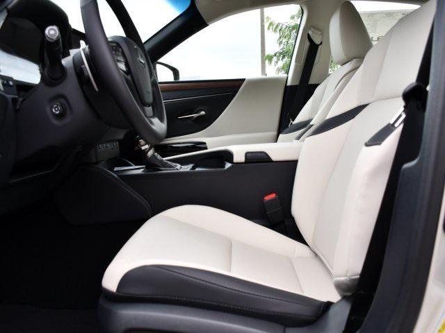 new 2025 Lexus ES 350 car, priced at $49,304
