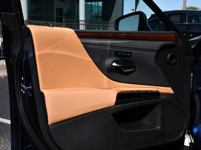 new 2025 Lexus ES 300h car, priced at $49,479