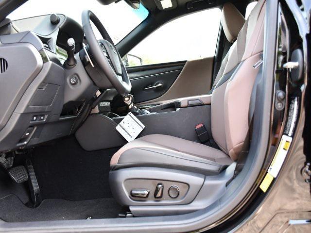 new 2025 Lexus ES 300h car, priced at $50,314