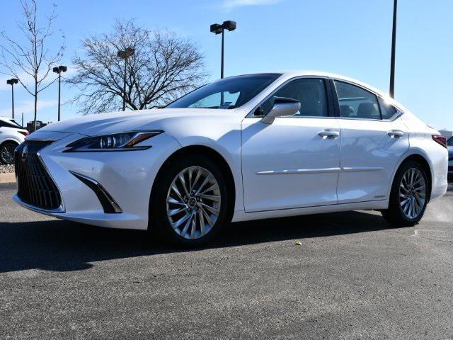 used 2022 Lexus ES 300h car, priced at $40,000