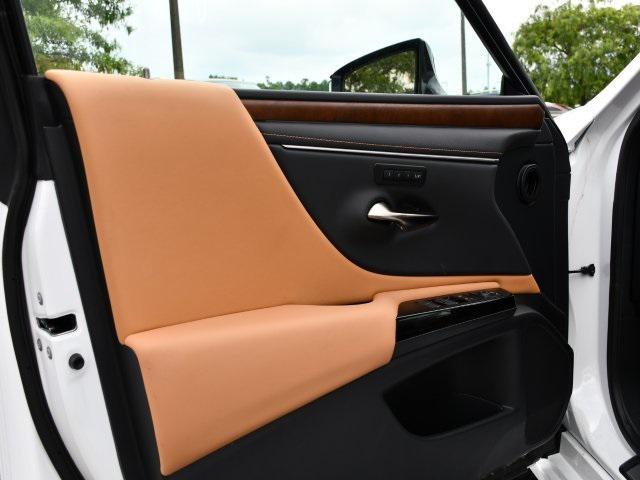 new 2025 Lexus ES 350 car, priced at $52,024