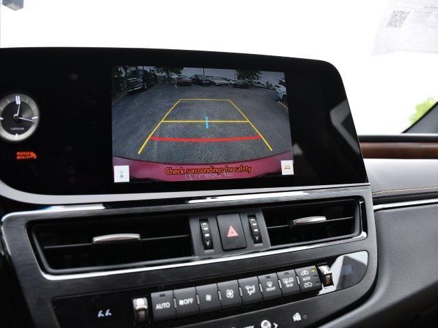 new 2025 Lexus ES 300h car, priced at $52,209