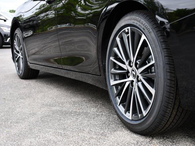 new 2025 Lexus ES 300h car, priced at $50,924
